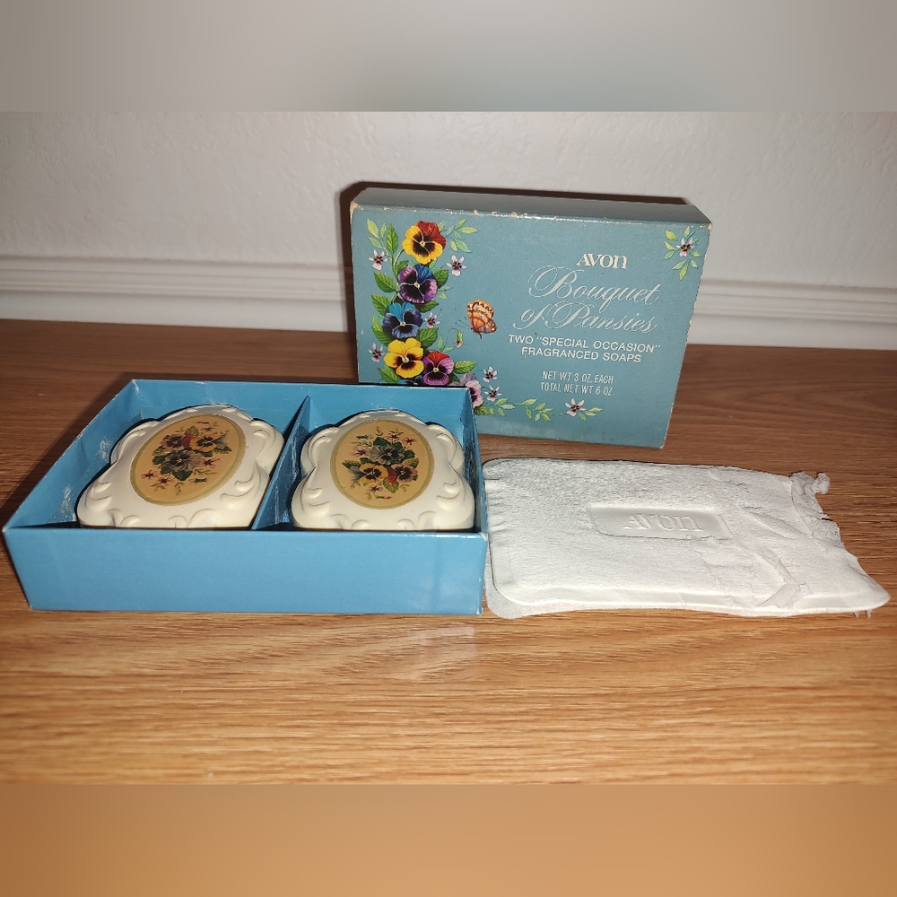 Avon Bouquet of Pansies Special Occasion Fragranced Soap Set 2